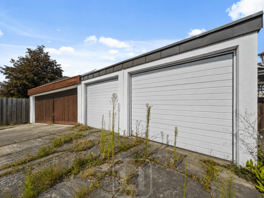 Moderne elektrische Rolltore Einfamilienhaus Wildberg