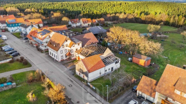 Leben, wo andere Urlaub machen Bad Liebenzell Mehrfamilienhaus Investment-Duo: Mehrfamilienhaus & Grundst�ck mit Scheune in gr�ner Lage | Entwicklungspotenzial