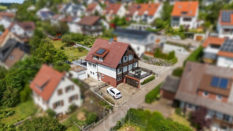 Hausansicht S�d-West Heimsheim Mehrfamilienhaus Modernisiertes Mehrgenerationenhaus mit ELW | 231 m� Wohnfl�che | 827 m� Grundst�ck