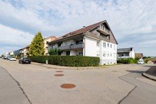S�dost-Ansicht Moderne 3-Zi-Wohnung in Nufringen | 1. OG | S�dbalkon | Garage | Neu: EBK, Bad, Fenster und B�den