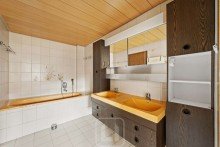 Bad en suite Gro�z�gige Doppelhaush�lfte | viel Potential | 2-3 Wohneinheiten m�glich | Werkstatt | Doppelgarage