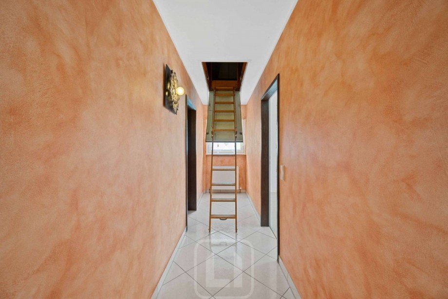 Zugang zum Dachgeschoss Einfamilienhaus Wiernsheim