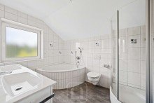 Tageslichtbad Lichtdurchflutete Maisonette-Whg. mit 115 m� Wohnfl�che + 42 m� im DG | S�dbalkon | Garage