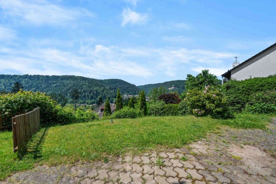 Blick ins Gr�ne Mehrfamilienhaus Bad Liebenzell