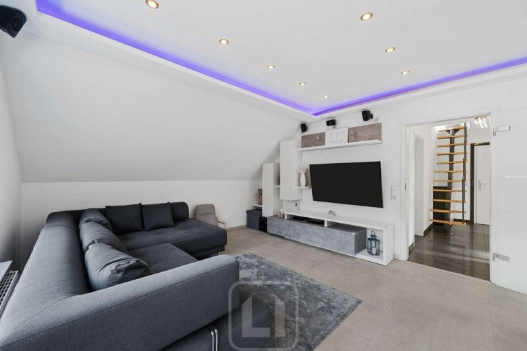 abgeh�ngte Decke mit Einbauspots Calw Dachgeschosswohnung Hochwertige Dachgeschosswohnung | lichtdurchflutet | Dachstudio | Balkon | Garage