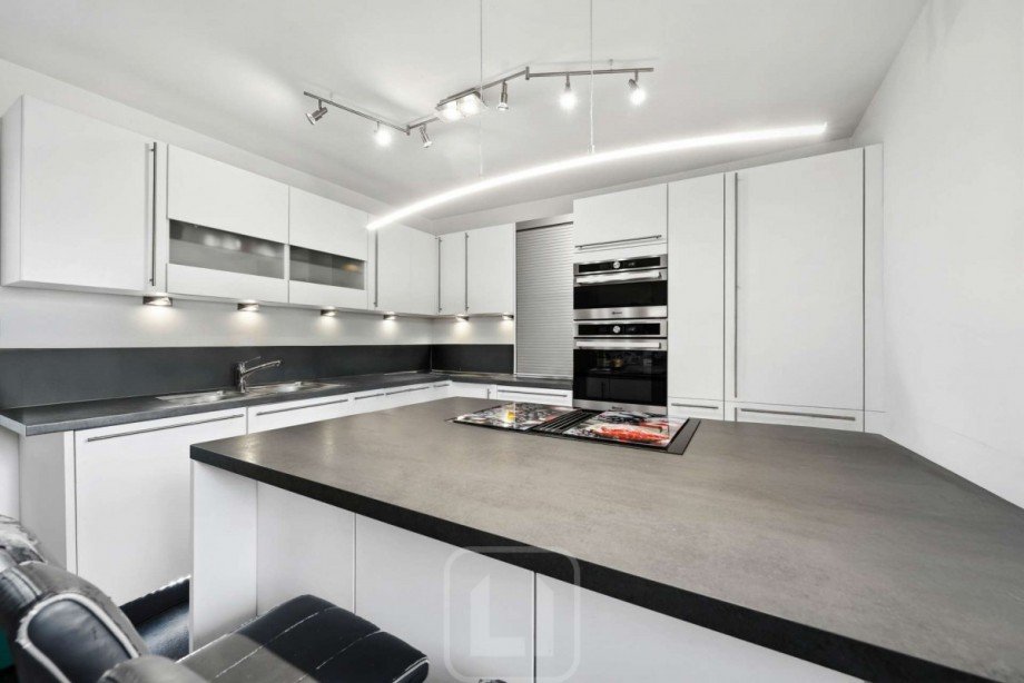 Elegante Einbauk�che Zweifamilienhaus Ebhausen