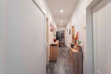 Flur mit Zugang... Bezaubernde Erdgeschosswohnung in zentraler Lage