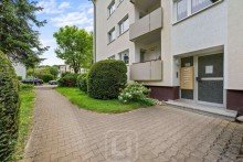 Hauseingang Lichtdurchflutete 3,5 Zimmer-Wohnung | 2 Balkone | Zentrumsnah und dennoch im Gr�nen