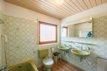 ...zwei Waschbecken... Charmantes Reihenmittelhaus im Herzen G�rtringens | 5,5 Zimmer | Kleiner Garten | 2 Balkone