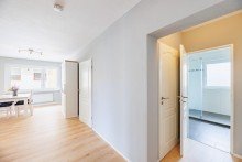 Zugang zum... Moderne 3-Zi-Wohnung in Nufringen | 1. OG | S�dbalkon | Garage | Neu: EBK, Bad, Fenster und B�den