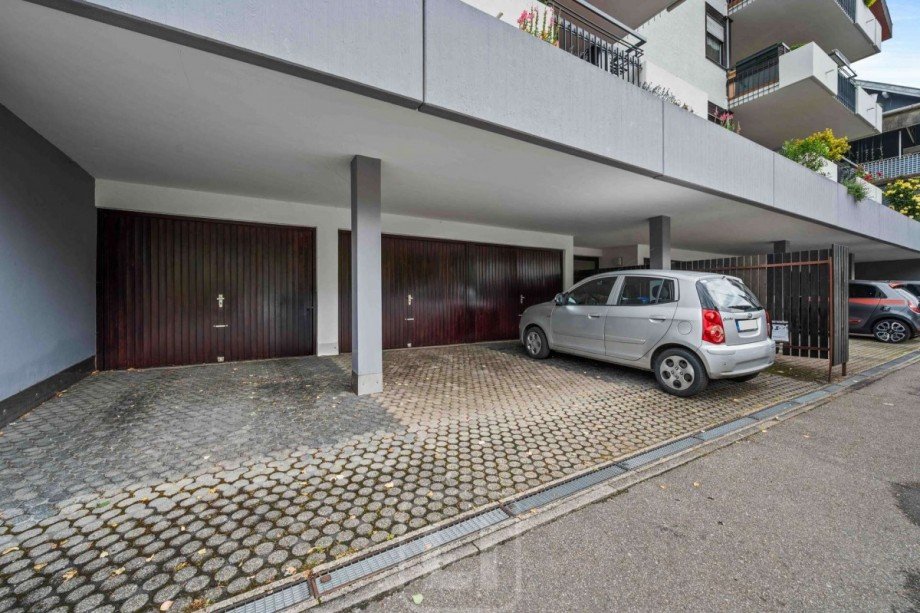 Garage | Stellplatz Dachgeschosswohnung Neuenb�rg