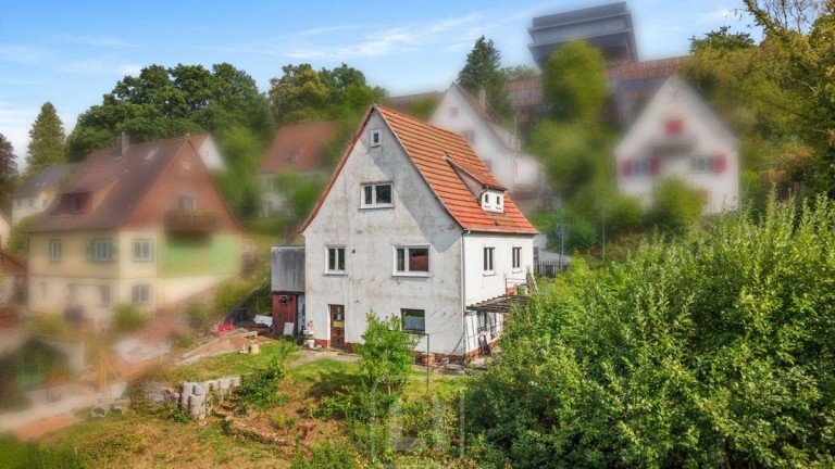 Einfamilienhaus mit Garten Calw Einfamilienhaus Einfamilienhaus mit Charakter, Stadtblick und Potenzial zur individuellen Gestaltung in Calw