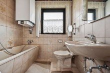 OG | Tageslicht-Badezimmer Gepflegtes Reihenendhaus | Sch�ner gro�er Garten | Vielseitiges Raumangebot | Attraktive Lage