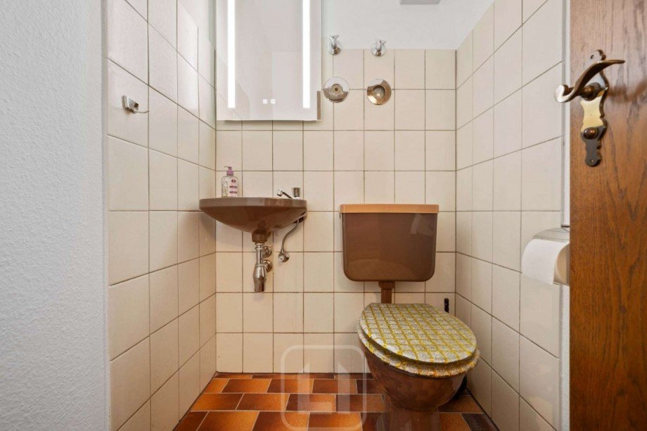G�ste-WC Dachgeschosswohnung Neuenb�rg