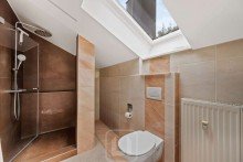 Dusche & WC Exklusives Wohnensemble in traumhafter Feldrandlage | Einliegerwohnung & Naturpanorama inklusive