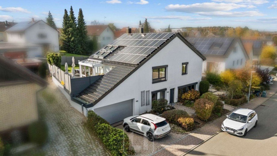 Gro�e Photovoltaikanlage Einfamilienhaus Tiefenbronn