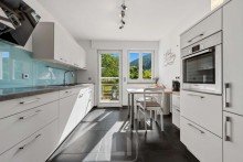 Moderne K�che Wohnen mit Stil & Substanz: Au�ergew�hnlich gepflegtes Zweifamilienhaus mit gro�z�gigem Raumangebot