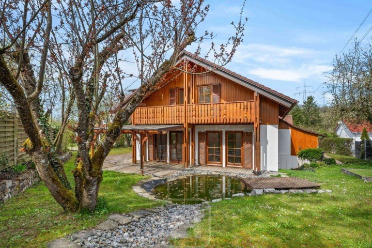 Charme & Komfort Kirchheim Einfamilienhaus Traumhaftes Zuhause mit Alpencharakter - gro�z�giger Au�enbereich, Doppelgarage & Einliegerwohnung