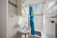 DG | Badezimmer Aussicht, Raum und Lebensgef�hl | Mehrfamilienhaus in ruhiger H�henlage von Bad Liebenzell