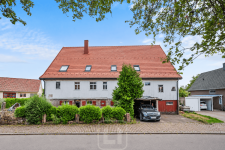 Hauptbild Wo Geschichte weiterlebt | Bauernhaus mit Scheune & über 200 m² Wohnpotenzial | PV-Anlage mit 20 kWp