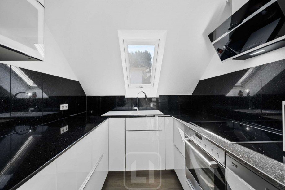 Moderne Einbauk�che Dachgeschosswohnung Calw