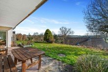 �berdachte Terrasse Zweifamilienwohnhaus voller Charme | Traumhafte Aussicht | Gr�ner Garten | Pure Lebensfreude