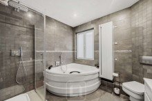1. OG | Modernes Badezimmer Wohn- und Gesch�ftshaus in Calw - zentrale Lage, solide Substanz, starke Perspektive