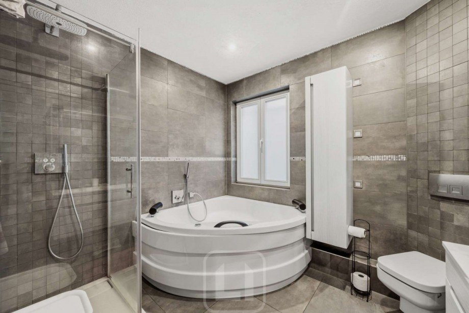 1. OG | Modernes Badezimmer Wohn- / Gesch�ftshaus Calw