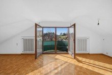 Zweifl�gelige T�re Zweifamilienwohnhaus voller Charme | Traumhafte Aussicht | Gr�ner Garten | Pure Lebensfreude