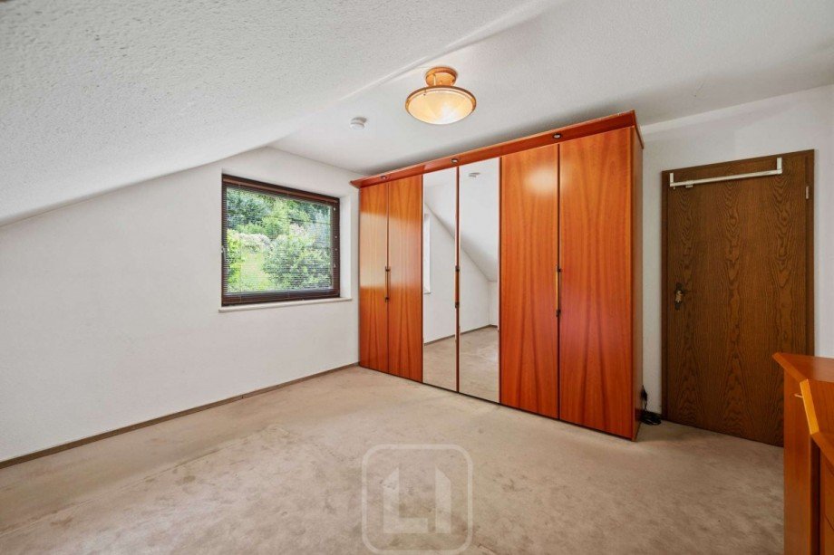 Gen�gend Platz Dachgeschosswohnung Neuenb�rg