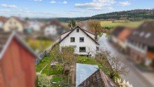 Nordwest-Ansicht Ihr vielf�ltiges 2-Familienhaus mit au�ergew�hnlichem Grundst�ck & gro�em Entwicklungspotenzial