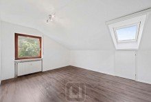 Schlafzimmer Exklusives Wohnensemble in traumhafter Feldrandlage | Einliegerwohnung & Naturpanorama inklusive