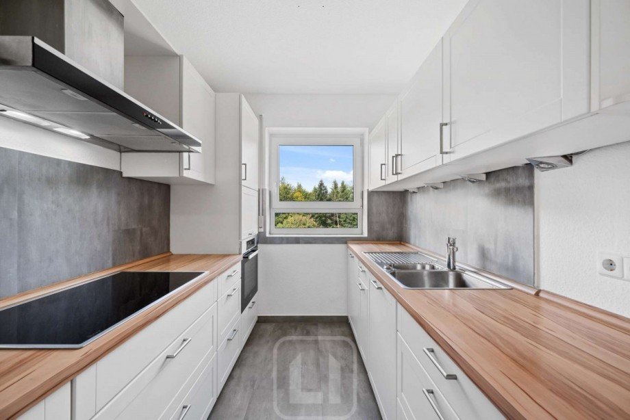 Moderne Einbauk�che Maisonettewohnung Neuenb�rg