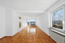 Schlafzimmer 1 Zweifamilienwohnhaus voller Charme | Traumhafte Aussicht | Gr�ner Garten | Pure Lebensfreude