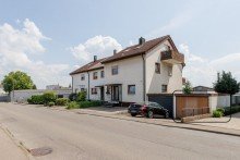 Hausansicht Nord-West | Garage Charmantes Reihenmittelhaus im Herzen G�rtringens | 5,5 Zimmer | Kleiner Garten | 2 Balkone