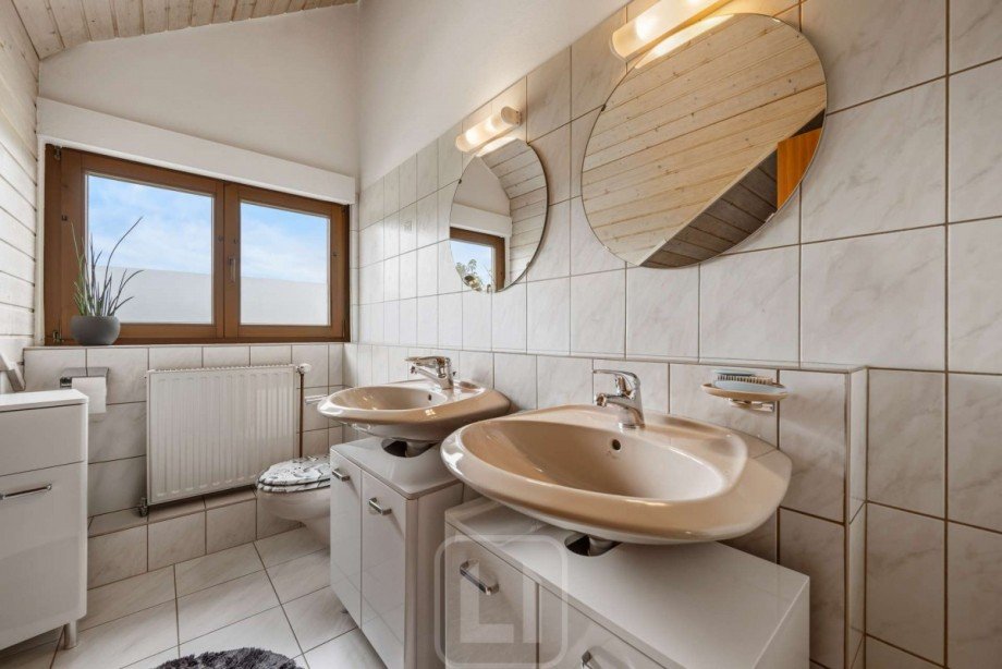 Tageslichtbad Doppelhaush�lfte Althengstett