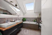 Ihr pers�nlicher Spa-Bereich Gro�z�gige 5-Zimmer-Wohnung mit exzellenter Raumaufteilung, Licht, Weite und Komfort | Stellplatz