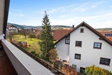 Ruhe und Natur genie�en Gro�z�gige 5-Zimmer-Wohnung mit exzellenter Raumaufteilung, Licht, Weite und Komfort | Stellplatz