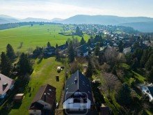 Luftaufnahme Richtung Westen Wohnungspaket mit Potenzial | 3 Appartements im Kurort | Clever investieren im Schwarzwald