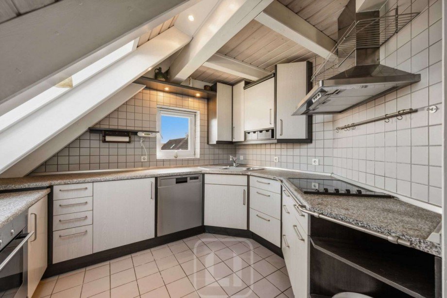 Zeitlose K�che | Fenster Maisonettewohnung Renningen