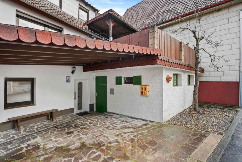�berdachter Eingangsbereich Wohnung Eberdingen